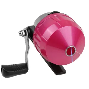 Roze gesloten visreel detailweergave, spincast ontwerp voor kinderen en beginners.