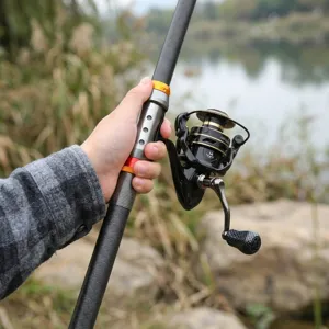 Caña de pescar telescópica y juego de carrete para principiantes de pesca al aire libre.