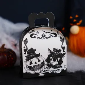 Boîte cadeau en papier pour bonbons et biscuits d'Halloween avec chat et citrouille.