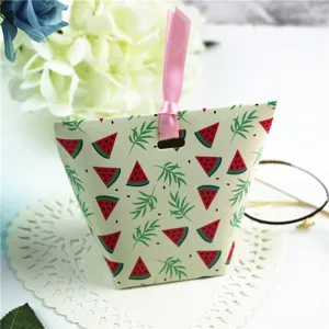 Zomer watermeloen patroon snoepdoos met roze lint handvat voor huwelijksfeestgunsten.