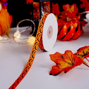Ruban orange d'Halloween avec impression de chauve-souris noire pour loisirs créatifs.