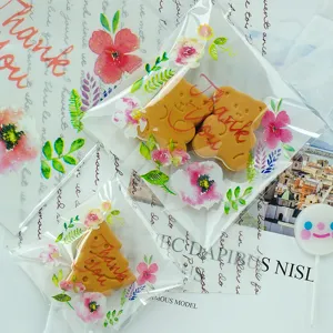 Frühlingshafte frische Blumen selbstklebende Geschenktüten, süße transparente Kekstüten.