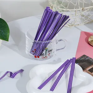 Lacci metallici a quadretti viola per sigillare sacchetti e confezioni regalo.