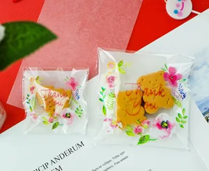Frühlingshafte Blumen selbstklebende Geschenktüte transparenter Keksbeutel Detailansicht.