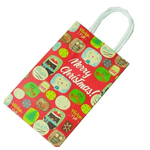 Bolsa de regalo de papel navideña con lindos animales de dibujos animados y texto festivo.
