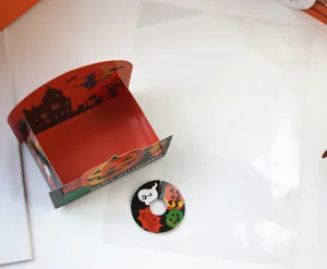 Set di imballaggio per dolci di Halloween con vassoio di carta e sacchetto trasparente.