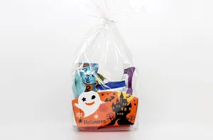 Primo piano della confezione di dolcetti di Halloween con vassoio castello e fantasma.