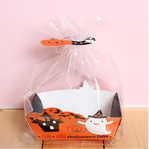 Dettaglio del sacchetto di imballaggio Halloween con vassoio di carta e stampa fantasma.