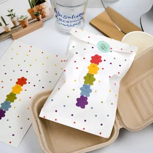Simpatici sacchetti regalo in carta con pois e orsetto arcobaleno, confezione spessa.