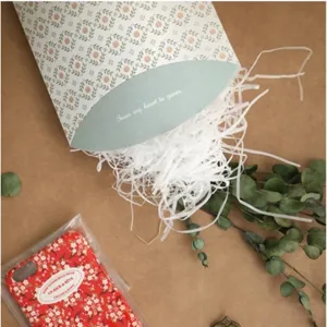 Scatola regalo a cuscino in carta floreale in stile coreano con carta di riempimento bianca