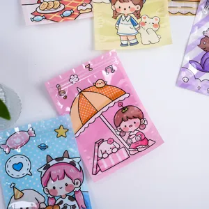 Λεπτομερής όψη χαριτωμένων σακουλών, kawaii συσκευασίας δώρου για μικρά κοσμήματα και γλυκά.