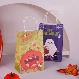 Χάρτινες τσάντες δώρου Halloween με χαριτωμένα σχέδια κολοκύθας και φαντάσματος.
