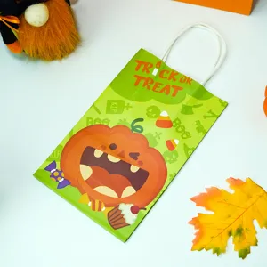 Χάρτινη τσάντα δώρου Halloween με σχέδιο κολοκύθας και χερούλια για γλυκά και πάρτι.