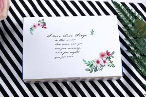 Boîte d'emballage de pâtisserie à 6 grilles pour gâteaux de lune, design floral élégant.