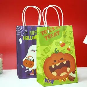 Χάρτινες τσάντες δώρου Halloween με χαριτωμένα σχέδια κολοκύθας και φαντάσματος.