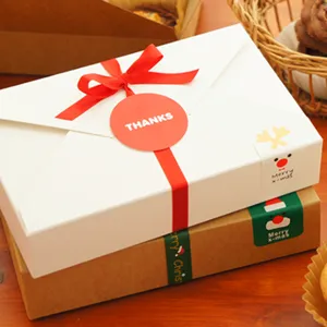 Scatole regalo minimaliste stile busta, set di confezioni per biscotti bianche e kraft.