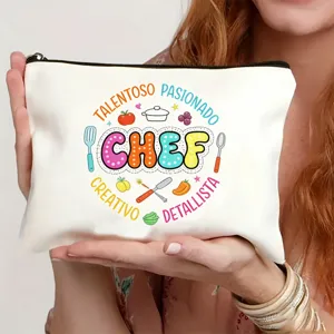 Detailansicht der bedruckten Canvas Kosmetiktasche mit Koch-Design und praktischem Reißverschluss.