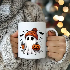 Tazza da ceramica con simpatico fantasma di Halloween e cappello per bevande calde invernali.