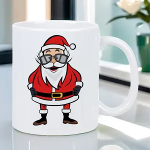Weisser Keramik-Kaffeetasse mit festlichem Weihnachtsmann-Design für Feiertagsgetränke.