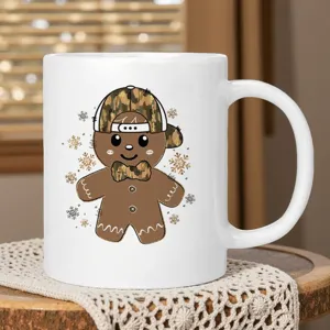 Vue rapprochée détaillée de la tasse à café en céramique blanche avec un motif de bonhomme.