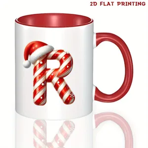Taza de cafe de ceramica con letra R de baston de caramelo navideza con asa roja