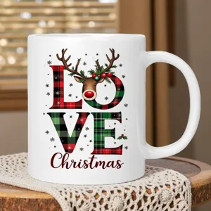 Dettaglio tazza caffè in ceramica renne di Natale, graziosa tazza latte a quadri per festa.