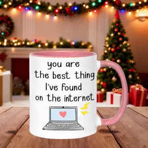 Keramiktasse mit rosa Henkel und niedlichem romantischen Text fur gemütliche Feiertage.