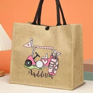 Gedetailleerd overzicht van de gepersonaliseerde jute tote tas met golfkar print en hengsel.
