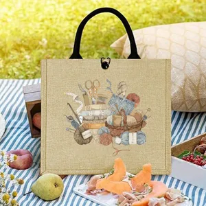 Sac cabas en jute avec motif tricot, parfait pour les pique-niques en plein air et l'usage quotidien.