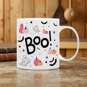 Λεπτομέρεια κεραμικής κούπας καφέ Halloween φάντασμα κολοκύθα, λευκό σχέδιο τσαγιού.