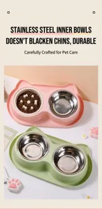 Vue détaillée des gamelles doubles pour animaux avec inserts en inox et mangeoire.