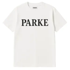 Casual white cotton short-sleeve t-shirt with classic letter print for everyday wear.