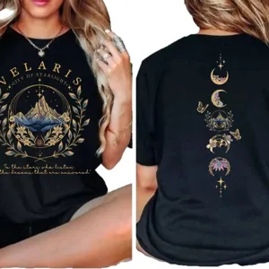 Damen schwarzes Kurzarm T-Shirt mit Velaris City of Starlight Print vorne und hinten.