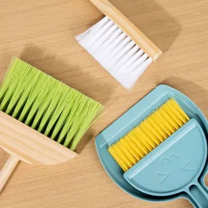 Kit de nettoyage pour enfants avec balai en bois et jolie pelle pour le jeu quotidien.