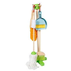 Ensemble de jouets de nettoyage pour enfants avec balai, pelle, balai à franges et support.
