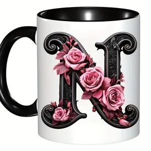 Tasse à café en céramique avec lettre gothique N et roses roses, tasse personnalisée cadeau.