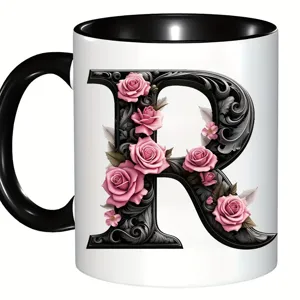 Tasse à café en céramique avec lettre R florale, anse et intérieur noirs de qualité.