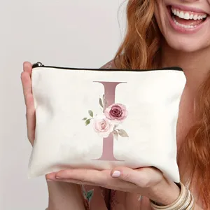 Detaillierte Ansicht der Buchstaben Canvas Kosmetiktasche mit Blumenmotiv für die tägliche Aufbewahrung.