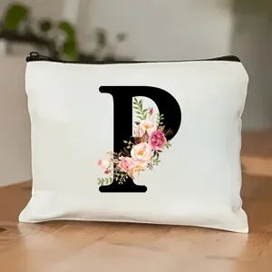 Nahaufnahme der weißen Canvas Kosmetiktasche mit floralem Buchstaben P Druck und Reißverschluss.
