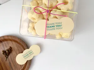 Ins style thank you sealing stickers for cookie bags and mooncakes, elegant detail display.