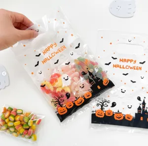 Sachets en plastique d'Halloween avec citrouille et fantôme, parfaits pour les bonbons.