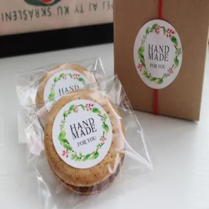 Pegatinas redondas hechas a mano con diseño de corona floral para cajas de regalo.