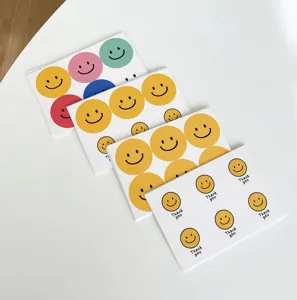 Cute Cartoon Smiley Face Adhesive Labels Round Thank You Paper Stickers For Gift Packaging Scrapbook Decor Envelope Seals Decor