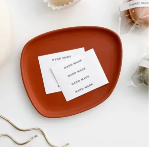 Autocollants de scellement faits à la main noir et blanc minimalistes pour emballage cadeau et fleurs.