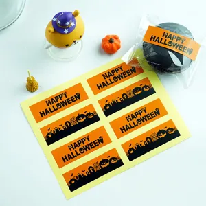 Gros plan détaillé des autocollants rectangulaires citrouille chat d'Halloween avec motifs.