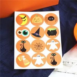 Autocollants ronds d'Halloween étiquettes de sceau avec fantôme chat citrouille mignons.