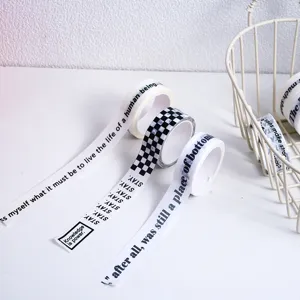 Zwart-wit washi tape set met Engelse tekst en ruitpatronen voor creatieve notities.
