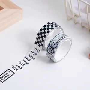 Minimalistische zwart-witte washi tape set met schaakbordpatronen en Engelse citaten.