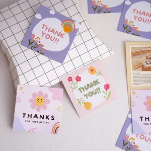 Mini tarjetas de agradecimiento con lindos diseños florales para decoración y regalos.