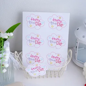 Pegatinas de sellado en forma de nube Feliz Cumpleaños para envoltorio de regalo vista de detalle